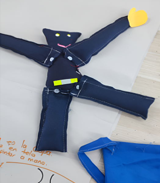 Formación "crea personajes a través de desperdicios textiles"